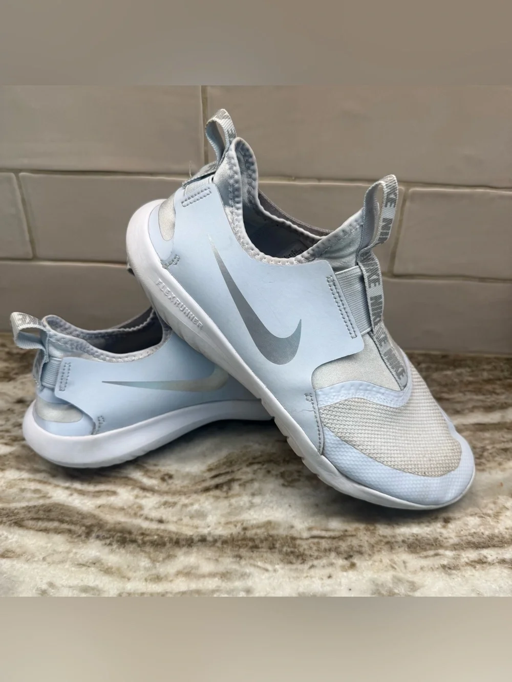 Nike Kids Running Sneakers Size 7 Youth Shoe Sneakers Light Blue